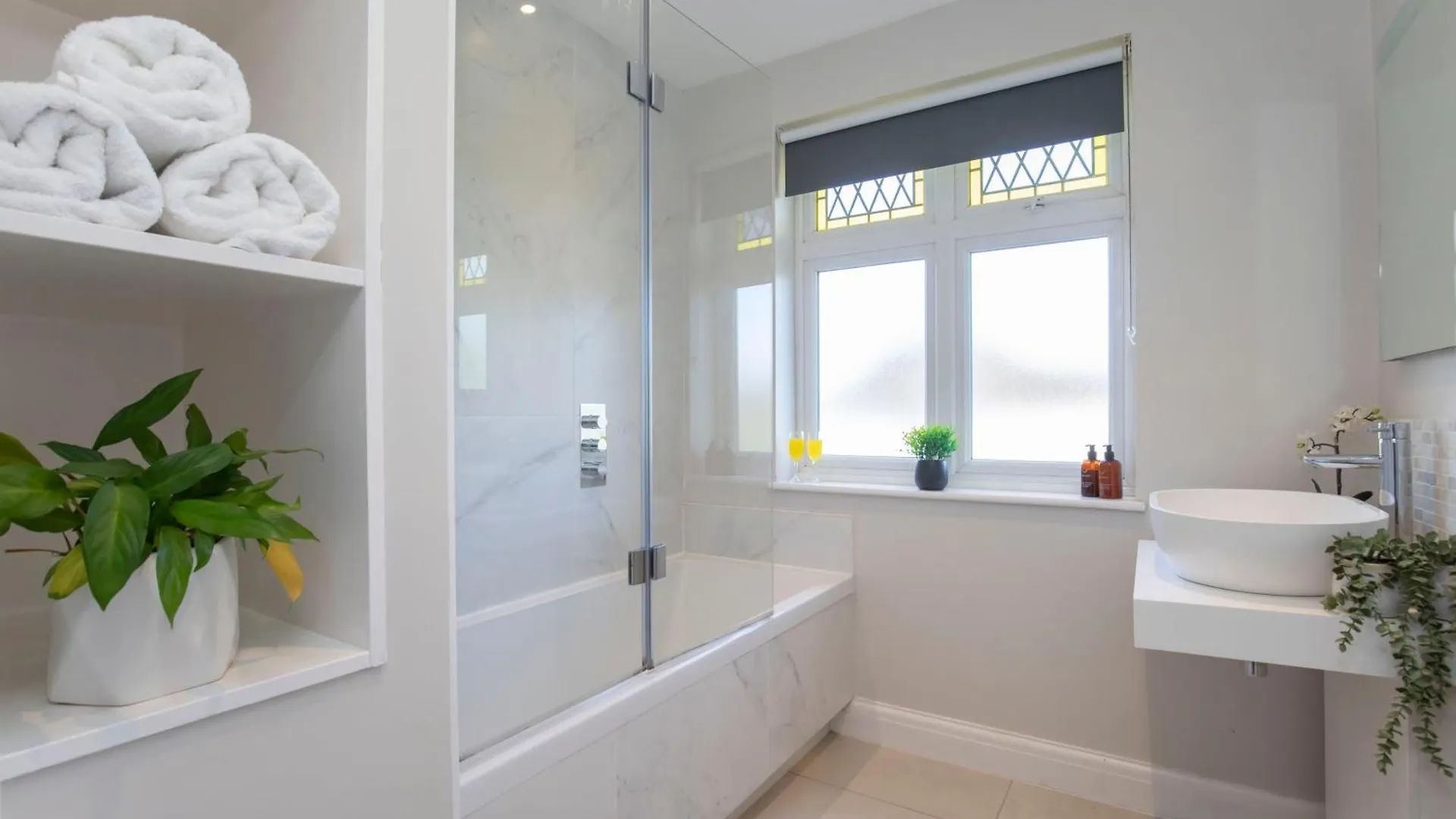 Fantastic Four Bed Two Bath Home GLOUCESTERSHIRE 0*,  United Kingdom